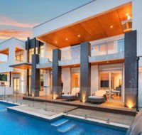 Opulent Oasis - Sunshine Coast Guide