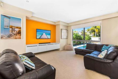 Elliston At Corporate Boardies. - Sunshine Coast Guide 6