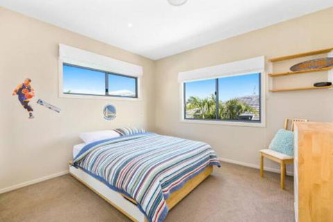 Elliston At Corporate Boardies. - Sunshine Coast Guide 7