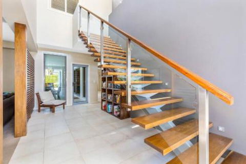 Elliston At Corporate Boardies. - Sunshine Coast Guide 4