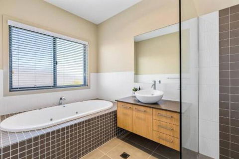 Elliston At Corporate Boardies. - Sunshine Coast Guide 3