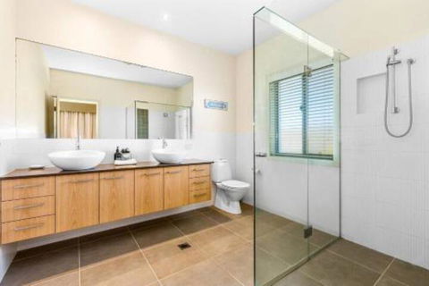 Elliston At Corporate Boardies. - Sunshine Coast Guide 5