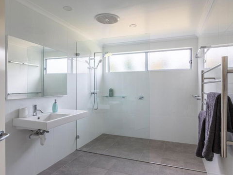 Aloha Direct Beach Access From Property - Sunshine Coast Guide 1