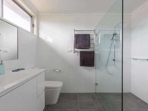 Aloha Direct Beach Access From Property - Sunshine Coast Guide 4