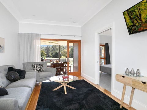 Advilla Stylish Charming & Central Location - Sunshine Coast Guide 5
