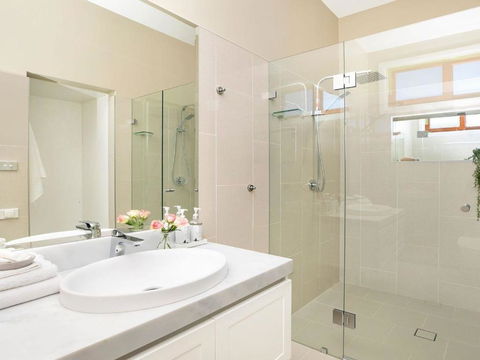 Advilla Stylish Charming & Central Location - Sunshine Coast Guide 6