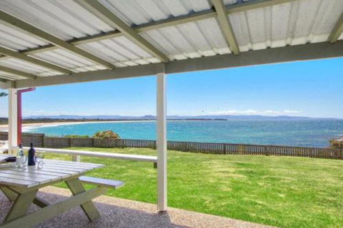 Amazing Aspects Perched Above Tilbury Cove - Sunshine Coast Guide 0