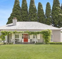 Nattai Lodge house  cottage in beautiful garden - Sunshine Coast Guide
