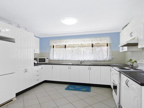 The Burra Break 3 Minute Walk To Beach Access - Sunshine Coast Guide 1