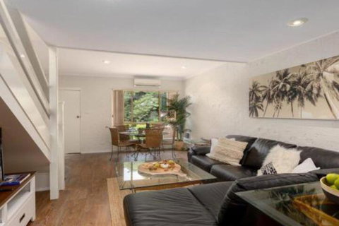 Tehidy Townhouse Translation A Place Of Retreat - Sunshine Coast Guide 0
