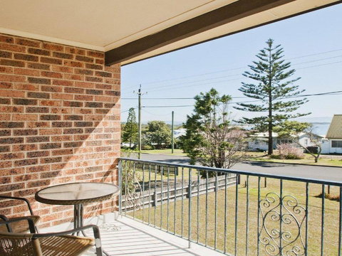 The Penguins Head Across From The Beach - Sunshine Coast Guide 6