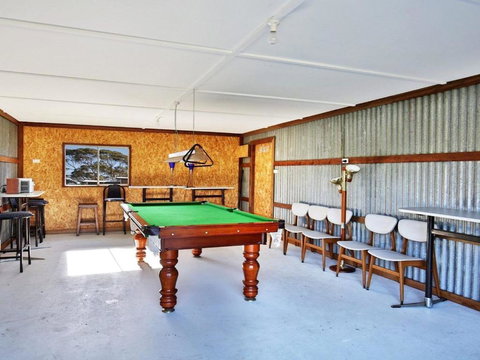 The Lobster Pot Great Outdoor Eating Area - Sunshine Coast Guide 5