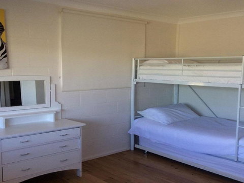 The Lobster Pot Great Outdoor Eating Area - Sunshine Coast Guide 6