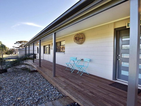 The Lobster Pot Great Outdoor Eating Area - Sunshine Coast Guide 3