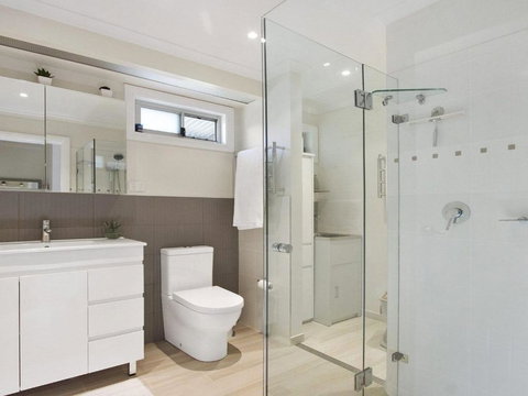 The Shabby Shell Fresh & Inviting - Sunshine Coast Guide 1