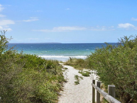 The Shabby Shell Fresh & Inviting - Sunshine Coast Guide 2