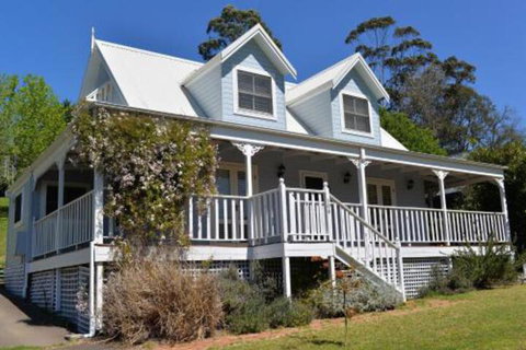 The Dolls House Charming 2 Bedroom Cottage Just A Short Walk From The Village - Sunshine Coast Guide 0