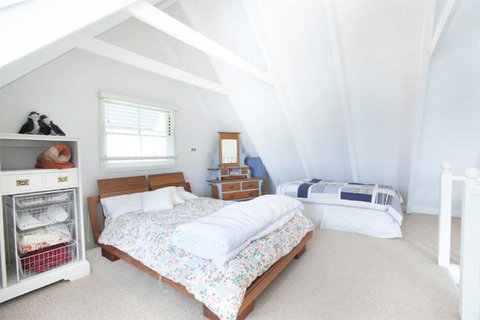 The Dolls House Charming 2 Bedroom Cottage Just A Short Walk From The Village - Sunshine Coast Guide 6