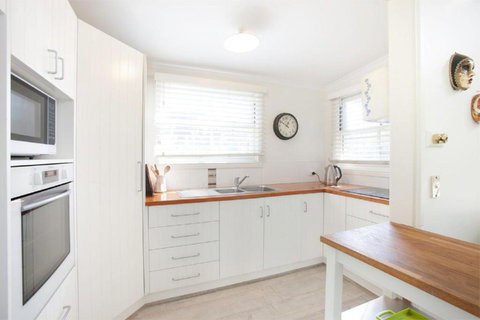 The Dolls House Charming 2 Bedroom Cottage Just A Short Walk From The Village - Sunshine Coast Guide 3