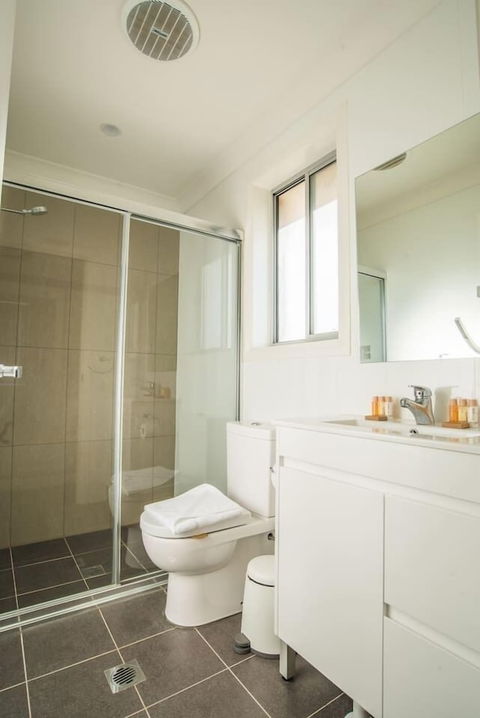 Peaceful 2kingbed Rootyhill Townhouse Near Station - Sunshine Coast Guide 1