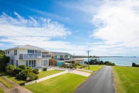 31 McMillan Crescent - Sunshine Coast Guide 0