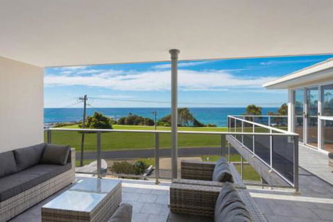 31 McMillan Crescent - Sunshine Coast Guide 2