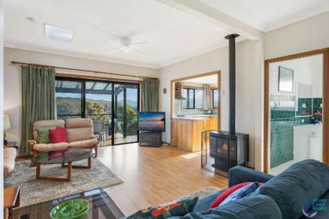 Inlet Views At 20 The Loop - Sunshine Coast Guide 4