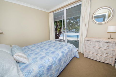 A Foreshore Salamander Bay - Sunshine Coast Guide 6