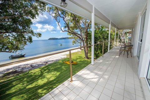 A Foreshore Salamander Bay - Sunshine Coast Guide 3
