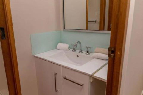 Kookas Nest Waterfront Home Tranquil Setting - Sunshine Coast Guide 6
