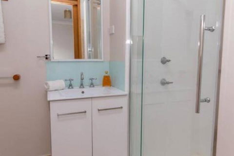Kookas Nest Waterfront Home Tranquil Setting - Sunshine Coast Guide 2
