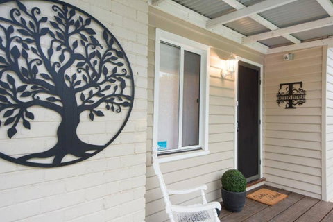 Trotters Retreat - Sunshine Coast Guide 4