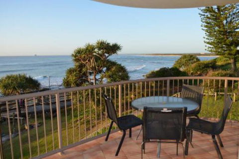 Pandanus Shores Kings Beach - Sunshine Coast Guide 2