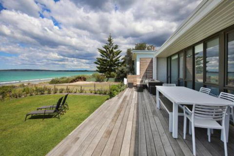 Azure Absolute Beachfront Pet Friendly - Sunshine Coast Guide 0