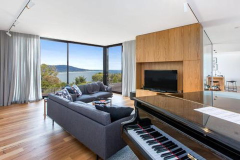 COASTAL LUXE Mt. MARTHA - Sunshine Coast Guide 5