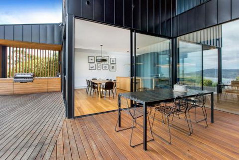 COASTAL LUXE Mt. MARTHA - Sunshine Coast Guide 3