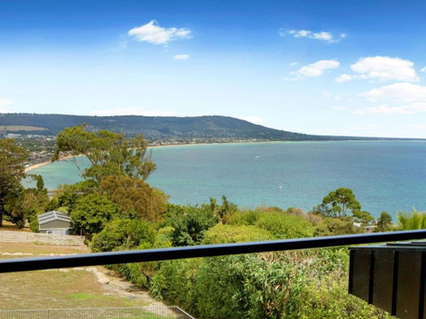 COASTAL LUXE Mt. MARTHA - Sunshine Coast Guide 2