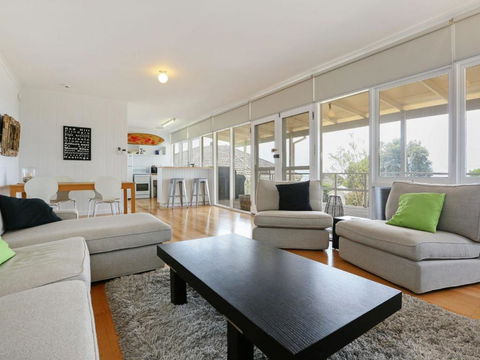 DROMANA BEACH SHACK... - Sunshine Coast Guide 5