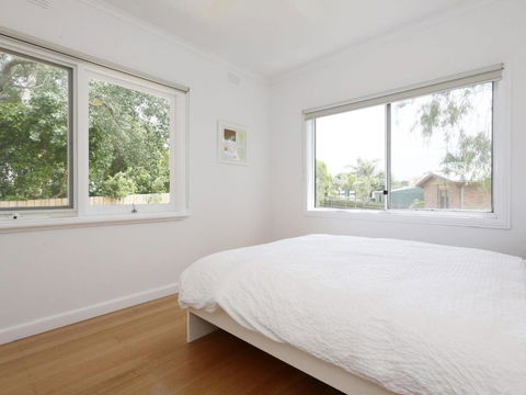 DROMANA BEACH SHACK... - Sunshine Coast Guide 4