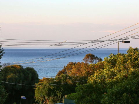 DROMANA BEACH SHACK... - Sunshine Coast Guide 2
