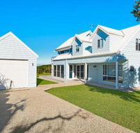 Middle Rock Beach House Beach Front Lake Cathie - Sunshine Coast Guide