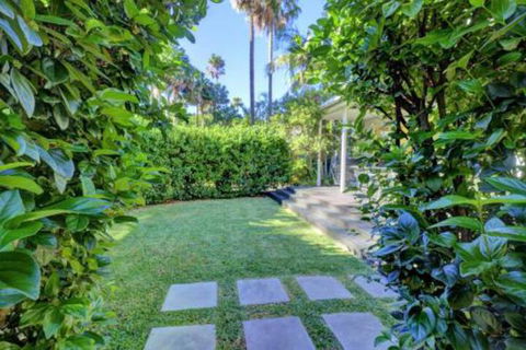 THE BEACH HOUSE - Sunshine Coast Guide 6