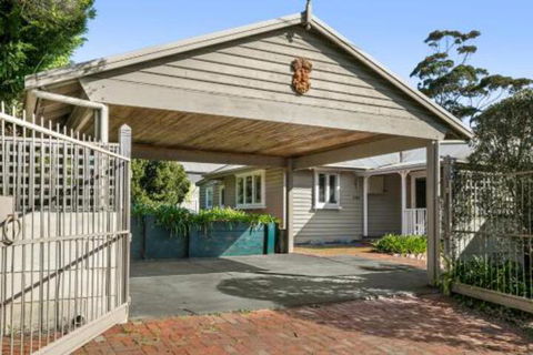 Ellis Cottage Sorrento Plus Guest House - Sunshine Coast Guide 2