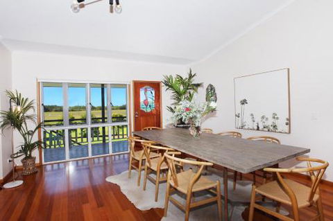 Campbell 7 Studio - Sunshine Coast Guide 2