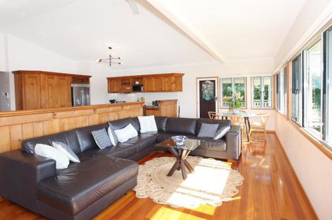 Campbell 7 Studio - Sunshine Coast Guide 3