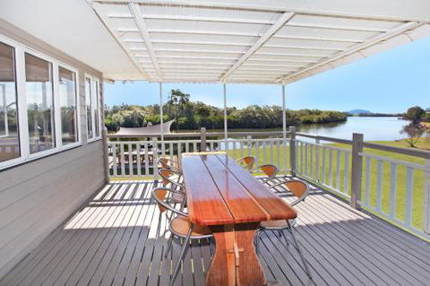 Campbell 7 Studio - Sunshine Coast Guide 1