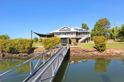 Campbell 7 Studio - Sunshine Coast Guide 0