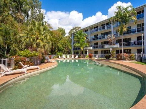 RED COWRIE 321atPALM COVE - Sunshine Coast Guide 0