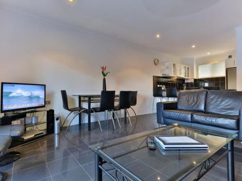 RED COWRIE 321atPALM COVE - Sunshine Coast Guide 6