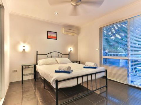 RED COWRIE 321atPALM COVE - Sunshine Coast Guide 1